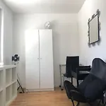 La Maison Des Copains