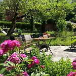 La Maison Des Copains Bed & Breakfast 3*
