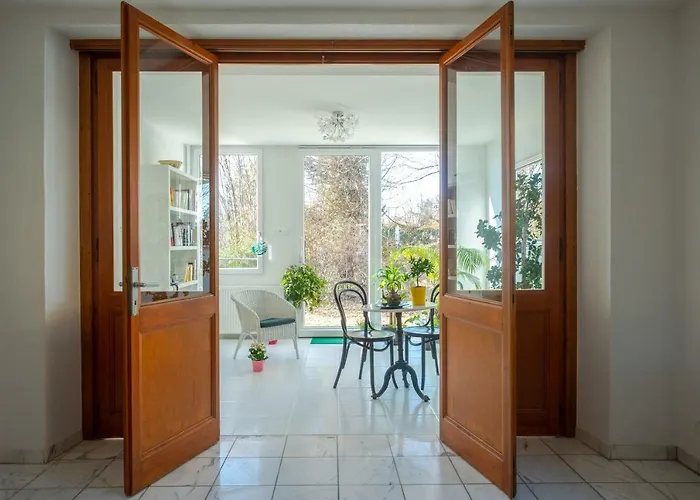 La Maison Des Copains